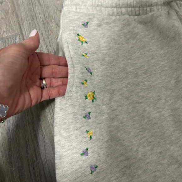 LIKE NEW! Women's PINK Victoria's Secret Gray Floral Jogger Sweatpants - SMALL - Picture 5 of 8